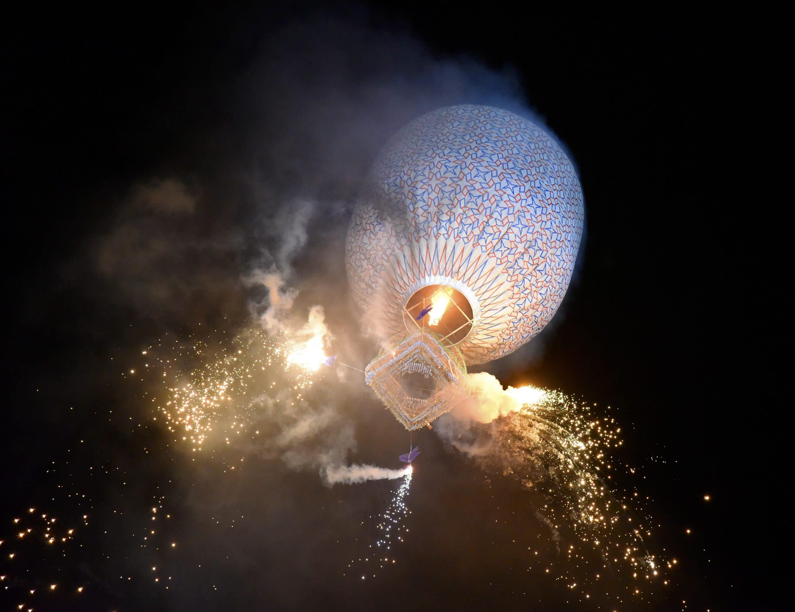 57- Lễ hội kinh khí cầu lửa Taunggyi Myanmar – Trần Tấn Vịnh