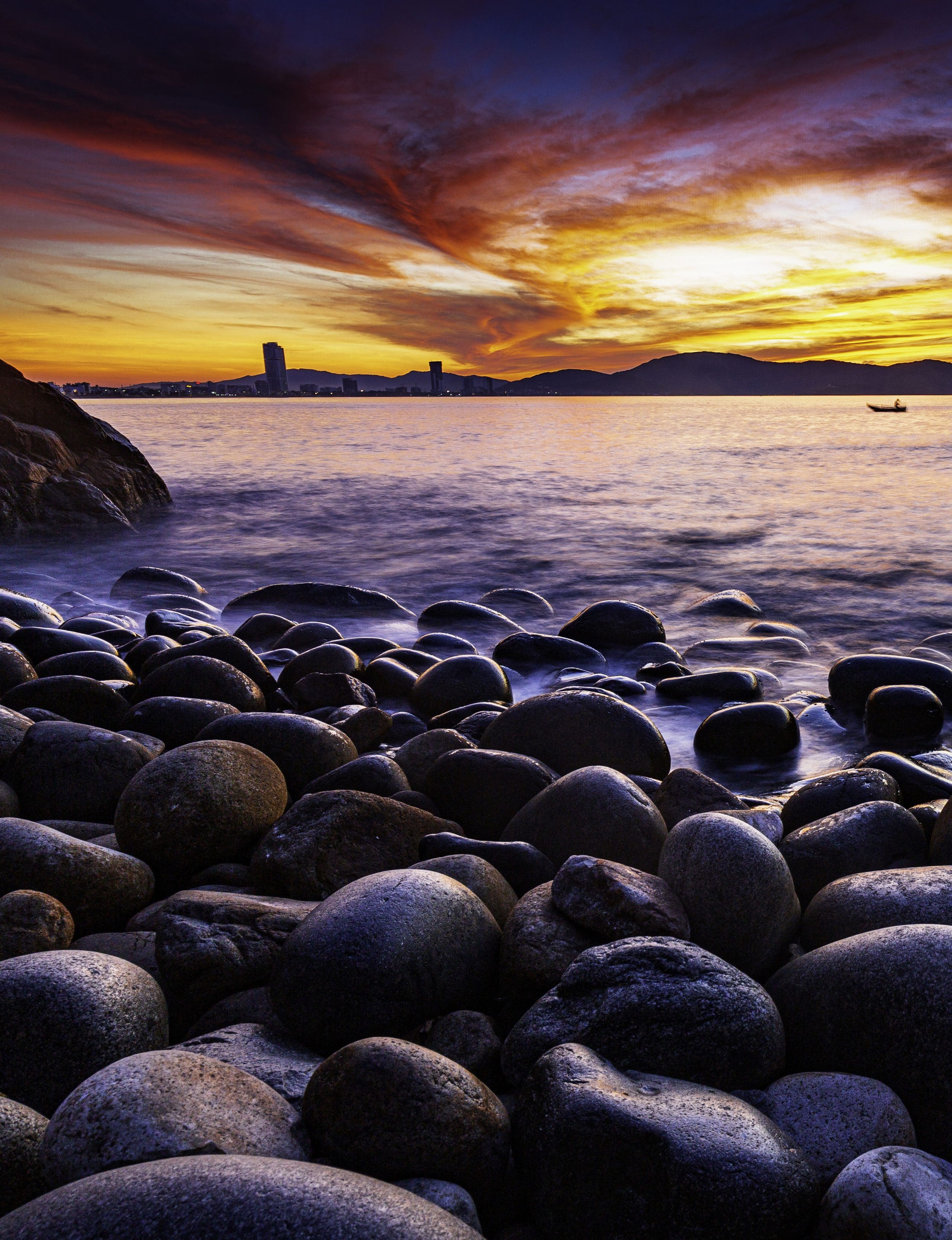 213- Bình minh biển Hoàng Hậu – Hà Văn Tỉnh