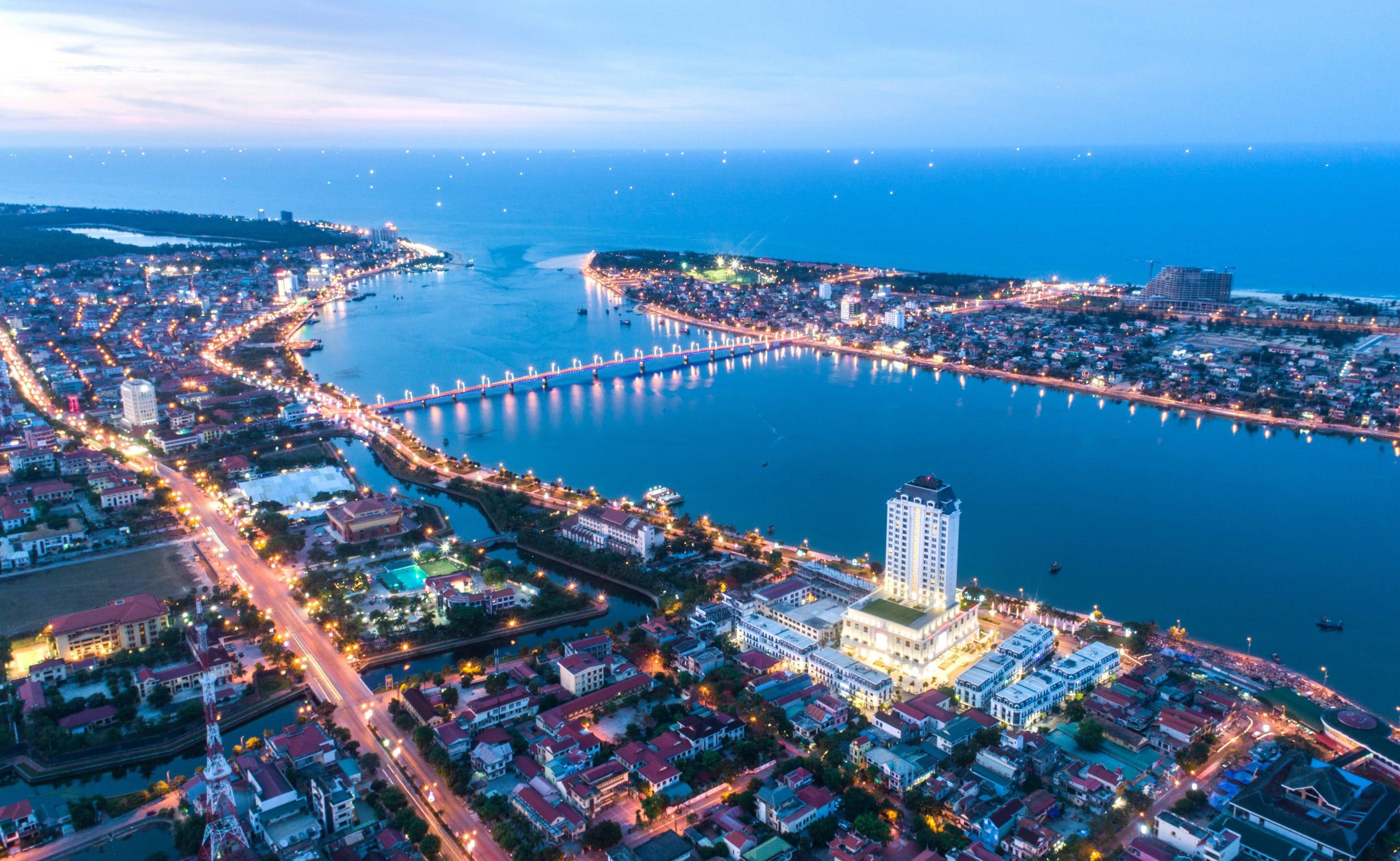 84- Đồng Hới Nhìn Từ Trên Cao – Bùi Hùng Cường