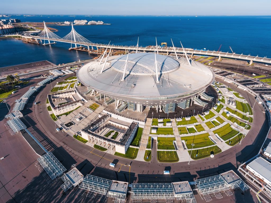 Sân vận động Krestovsky tại Saint Petersburg tráng lệ nằm nổi bật bên bờ biển