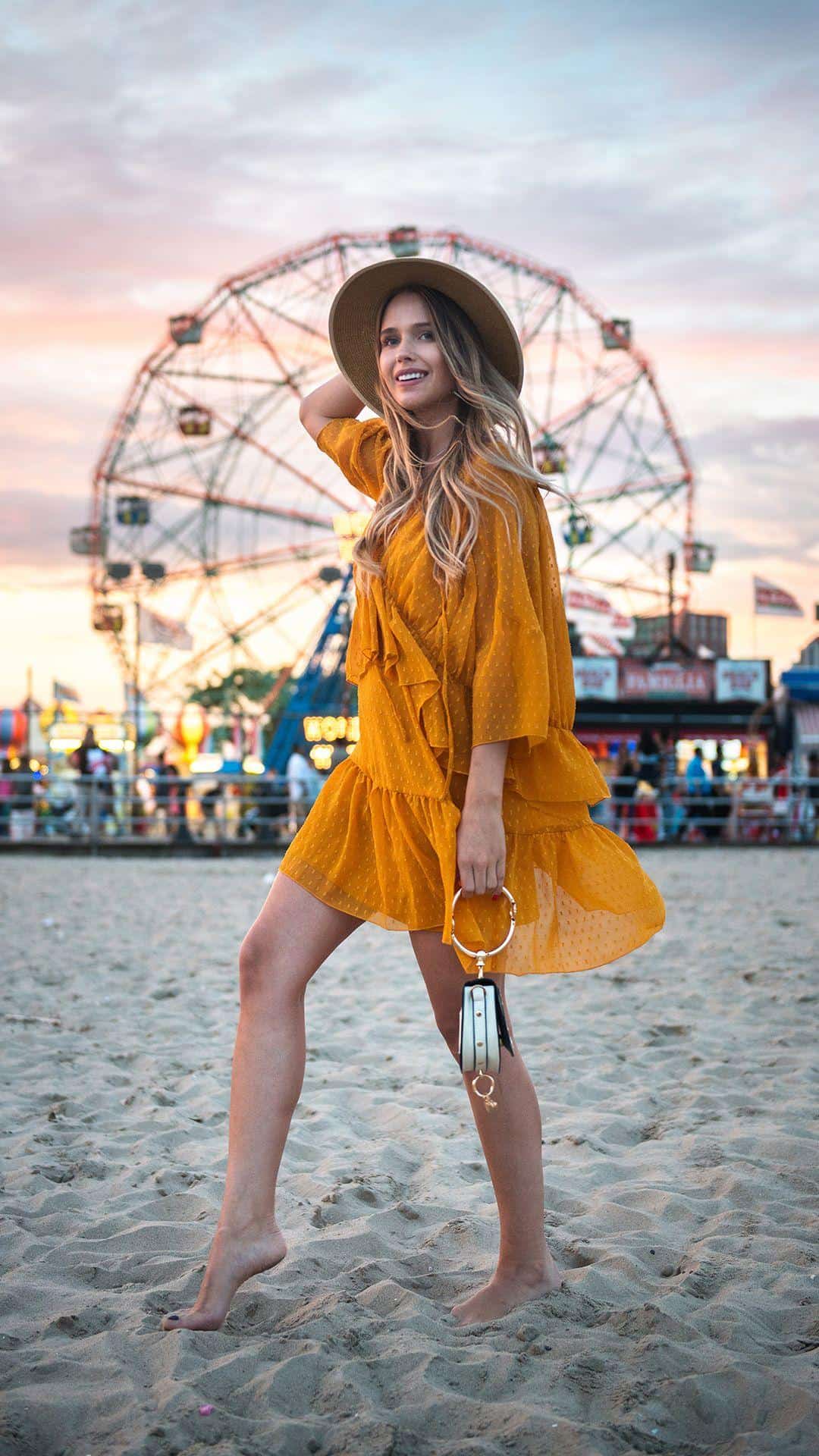 khong-gi-tuyet-hon-chup-anh-cung-bien-voi-mot-chiec-vay-xinh-dep