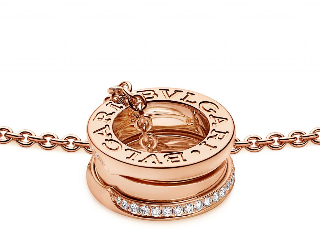 Vòng tay vàng hồng BVLGARI B.zero1 New Classic với chi tiết logo và đá kim cương lấp lánh