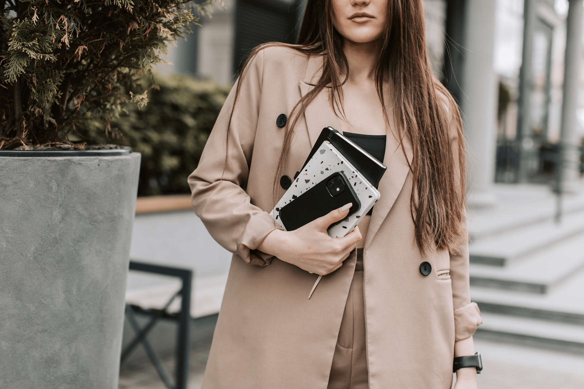 Áo blazer tiếp tục là xu hướng thời trang được lòng các quý cô sành điệu trong năm 2022