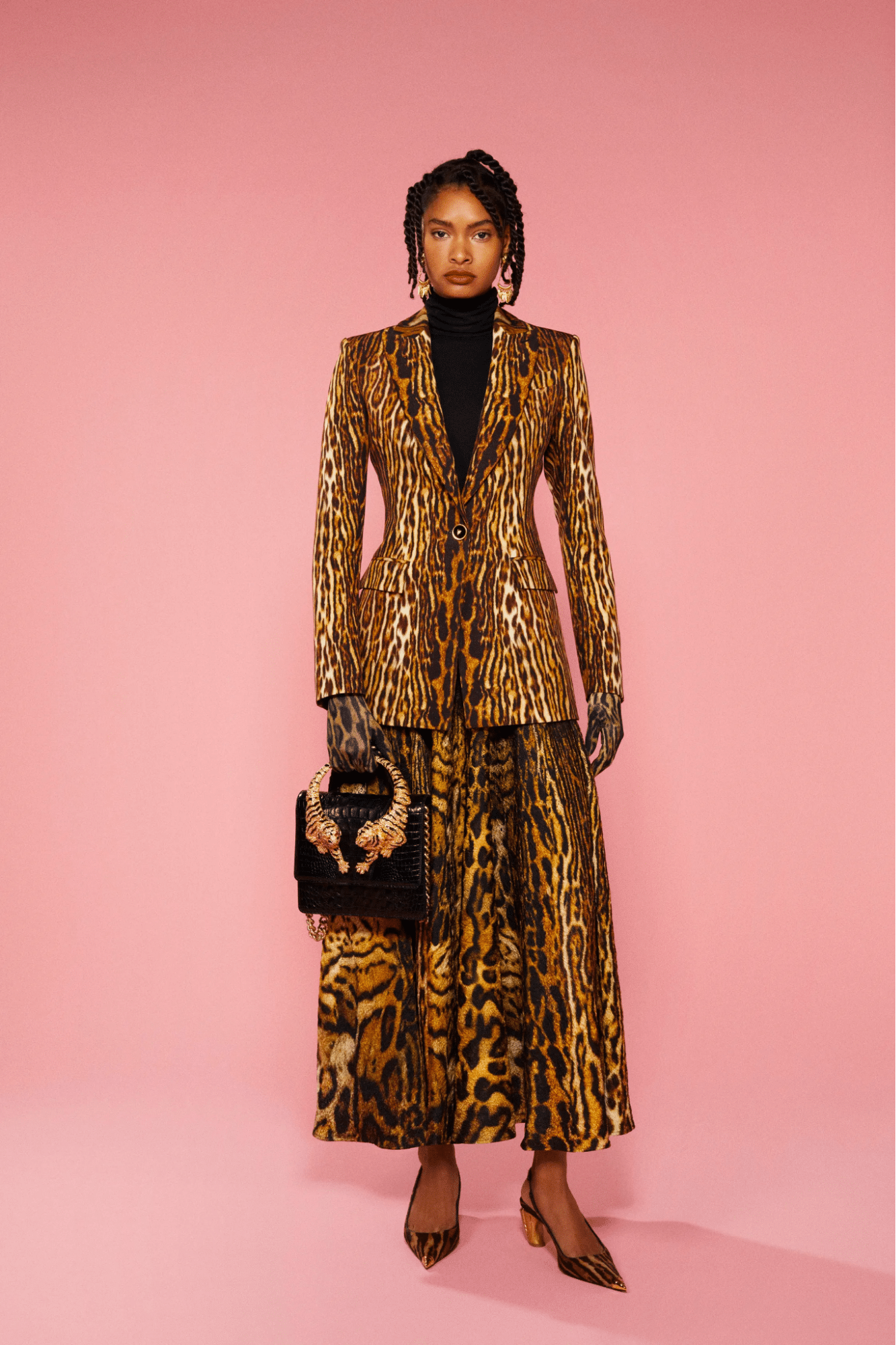 Một look trong bộ sưu tập “Pre-Fall được trình làng của nhà thiết kế Roberto Cavalli