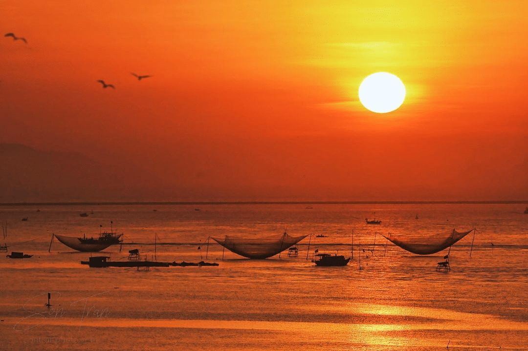 Hoàng hôn bình yên giữa buổi chiều miên man