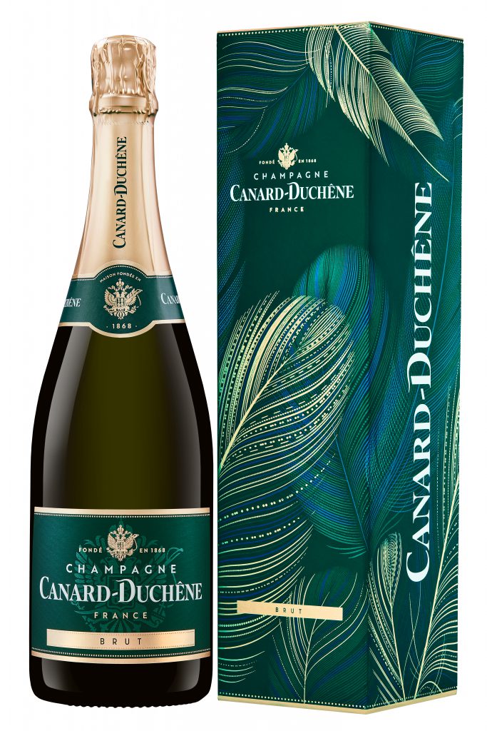 Chai rượu Champagne Canard-Duchêne màu vàng và hộp quà họa tiết lông vũ xanh lam