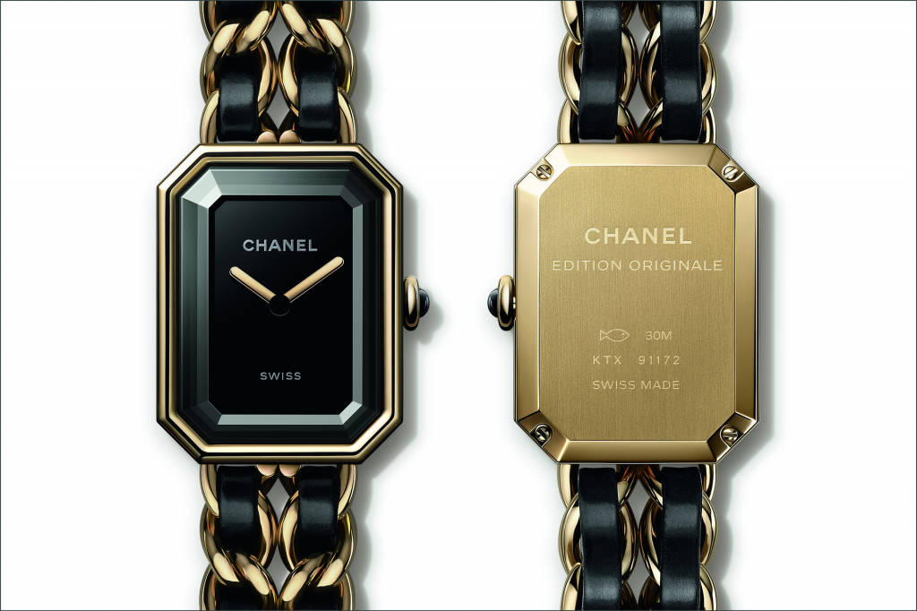 Hai đồng hồ Chanel mặt vuông kim loại và dây xích vàng tinh tế