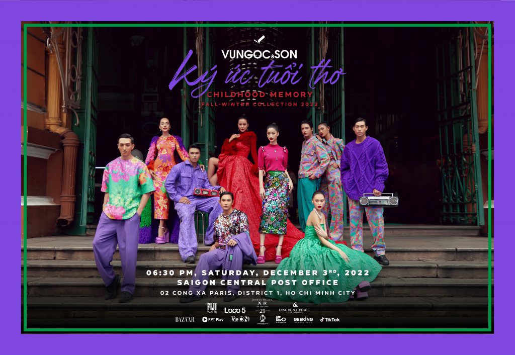 Nhóm người mẫu diện trang phục nổi bật trước Bưu điện Trung tâm Sài Gòn