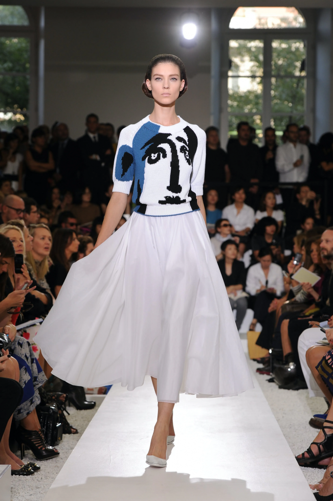 Người mẫu trình diễn trang phục lấy cảm hứng từ phong cách hội họa của Picasso