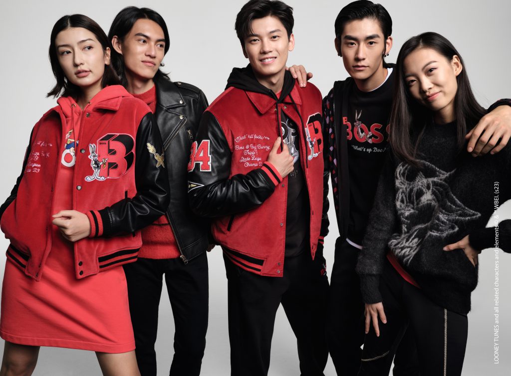 Nhóm người mẫu mặc áo khoác và trang phục mang họa tiết Looney Tunes của thương hiệu BOSS