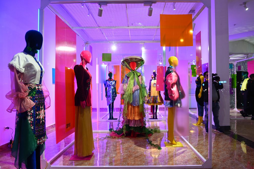 Triển lãm Mộng Bình Thường trưng bày các thiết kế thời trang độc đáo lấy cảm hứng từ văn hóa Việt Nam