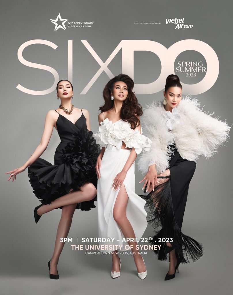 Ba người mẫu diện trang phục lộng lẫy trong buổi trình diễn thời trang SIXDO xuân hè 2023