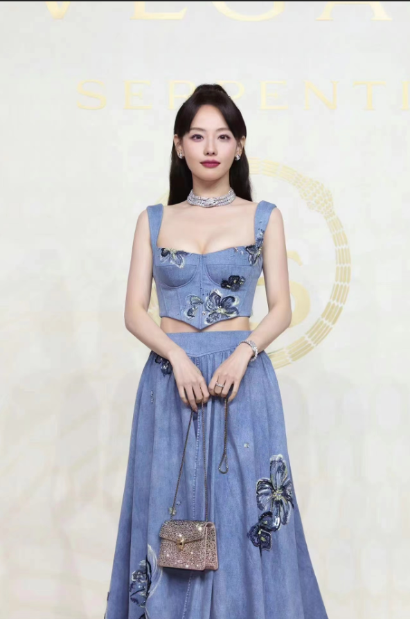 Nữ diễn viên Son Ye Jin diện váy denim và trang sức Bulgari tại sự kiện kỷ niệm 75 năm thương hiệu