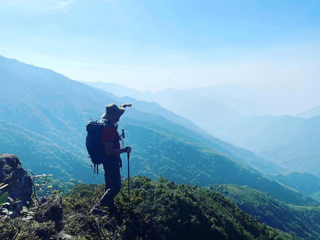 du lịch Việt Nam chinh phục ngọn núi cao Pu Si Lung