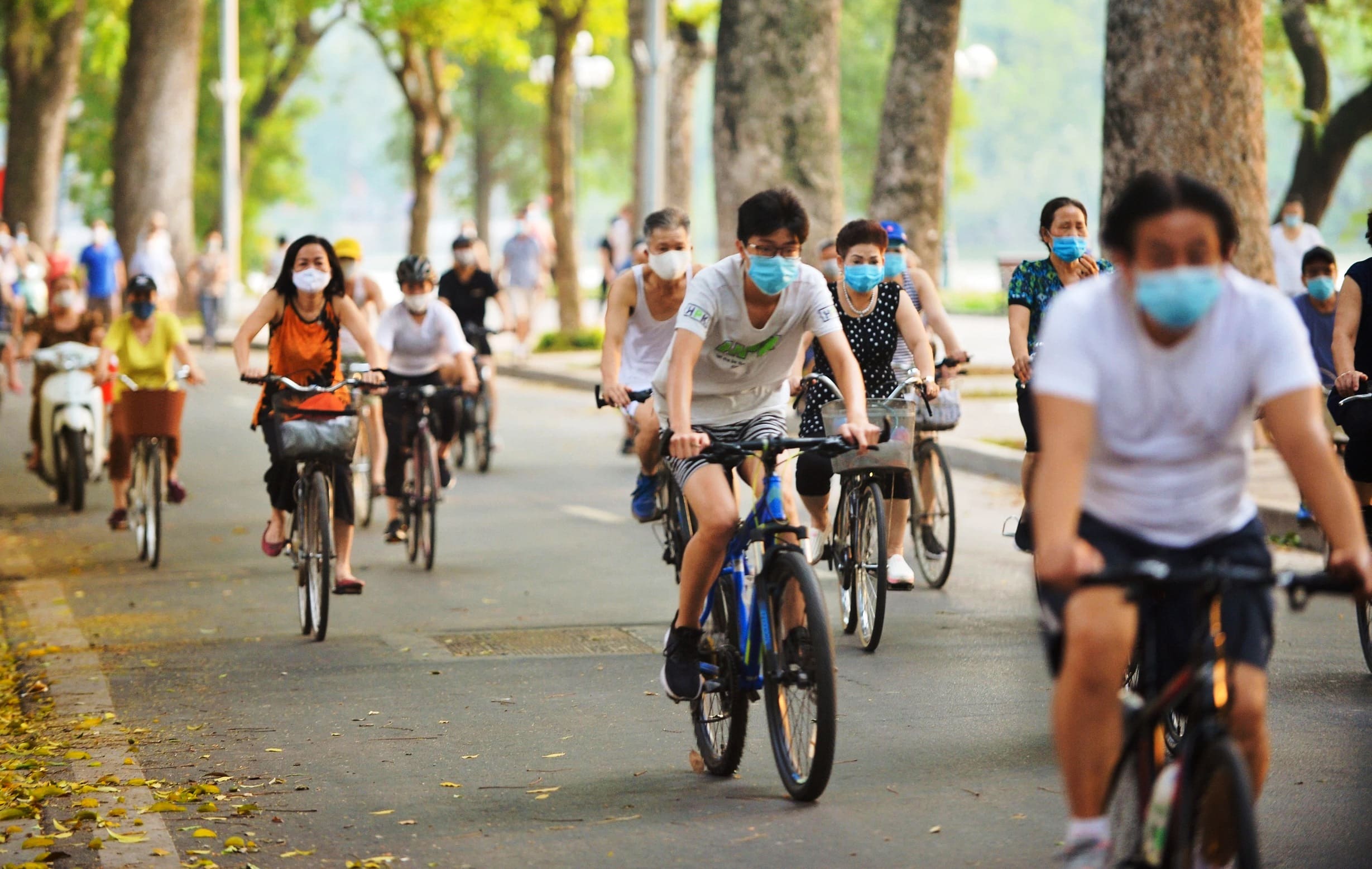 phong cách sống xanh di chuyển bằng xe đạp của giới trẻ