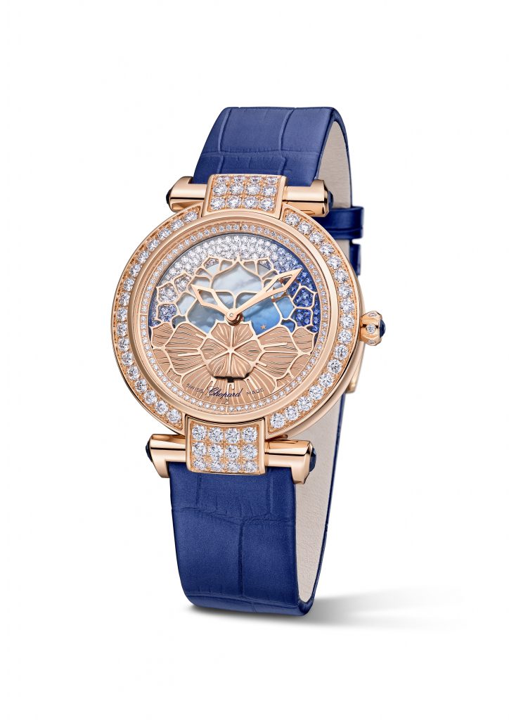 Đồng hồ Chopard mặt hoa sen đính đá quý và viền vàng hồng tinh tế trên dây da xanh