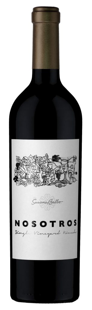 Chai vang Nosotros Single Vineyard màu đỏ đậm với nhãn vẽ phong cảnh vườn nho