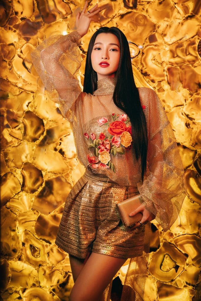 Phương Nhi diện trang phục lấp lánh trong bộ sưu tập mới của Lê Thanh Hòa