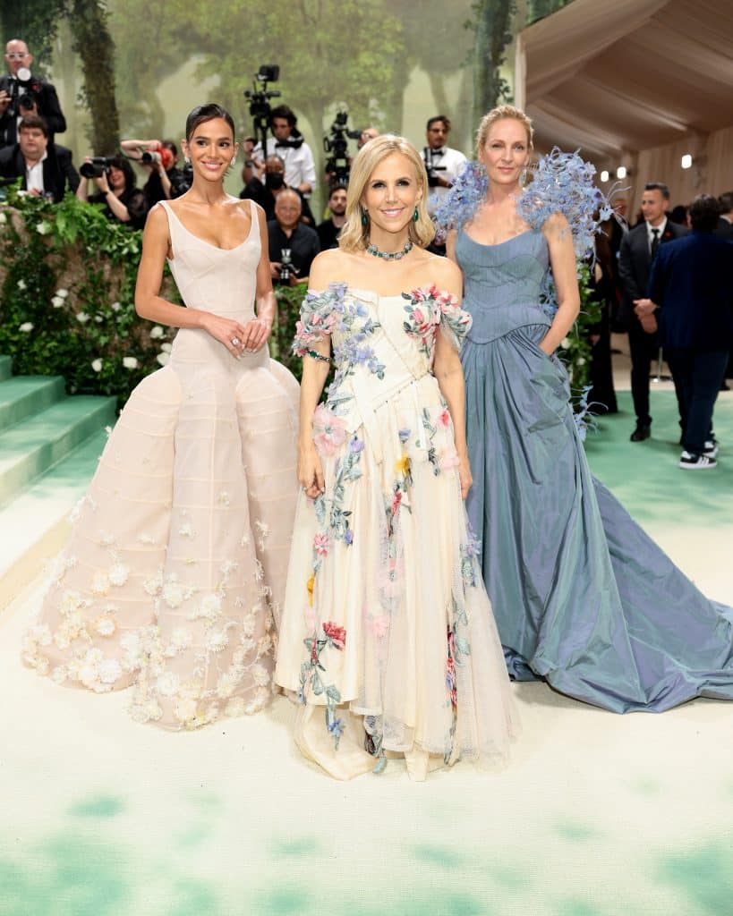 Ba mỹ nhân Bruna Marquezine Uma Thurman và Tory Burch diện váy lộng lẫy tại thảm đỏ MET Gala 2024