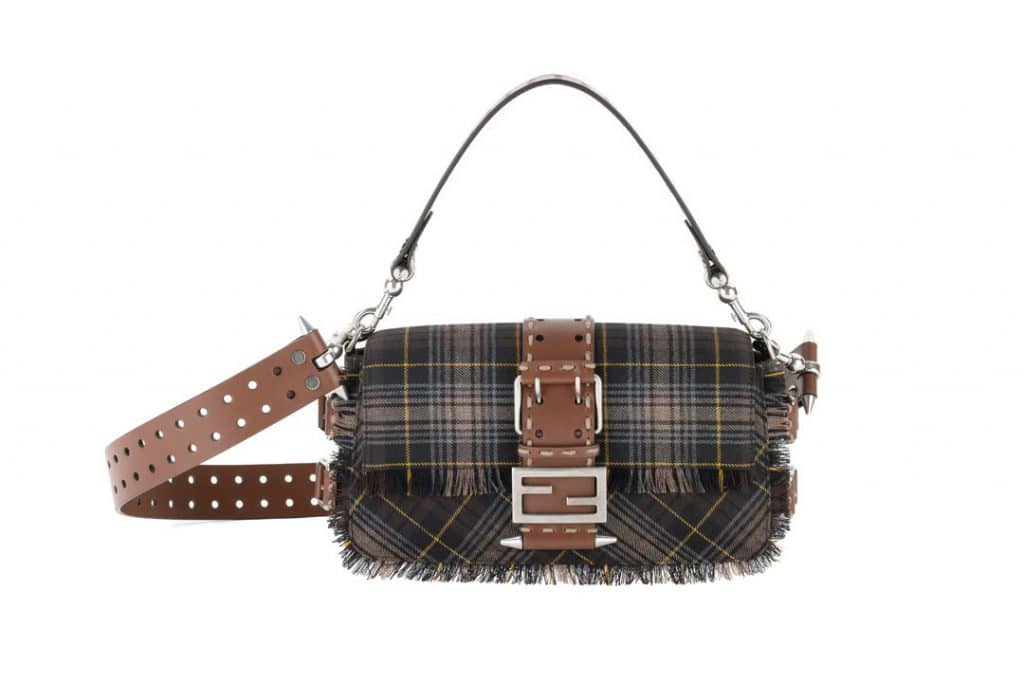 Túi xách Fendi Baguette họa tiết kẻ caro Scotland với dây đeo da và chi tiết kim loại