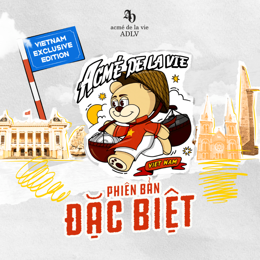 Hình ảnh gấu bông ADLV ôm quốc kỳ Việt Nam trước Nhà Hát Lớn và Nhà thờ Đức Bà