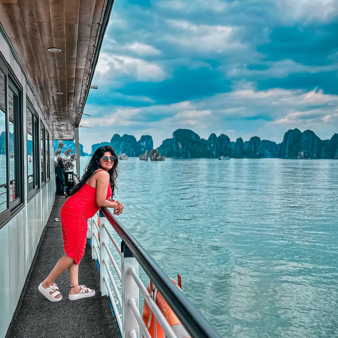 Vịnh Hạ Long là địa điểm du lịch biển được nhiều du khách trong và ngoài nước yêu thích