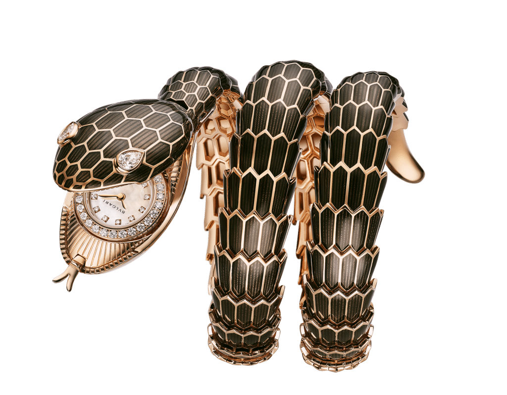 Trang sức hình rắn Serpenti của BVLGARI với họa tiết vảy đen và vàng hồng nổi bật