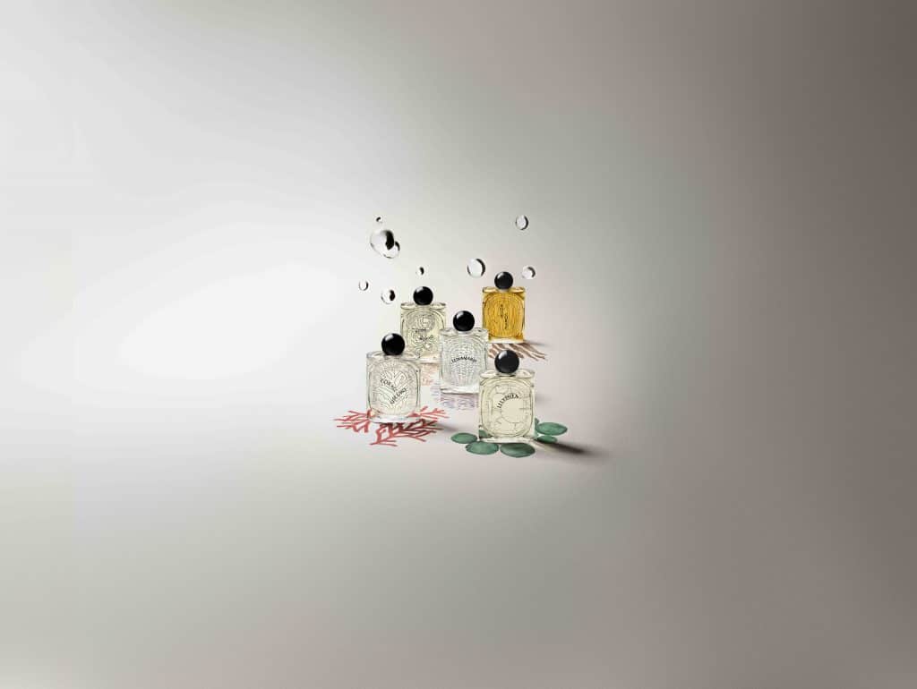 Các lọ nước hoa Diptyque được sắp xếp cùng bong bóng và họa tiết trang trí