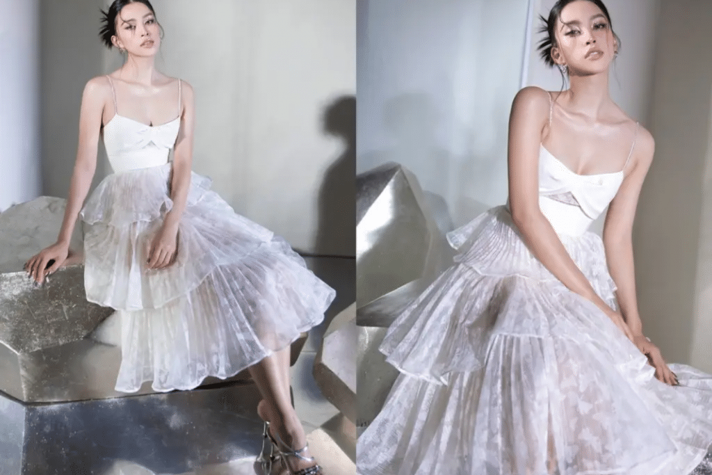 Người mẫu diện váy trắng xếp tầng tinh tế trong buổi chụp thời trang