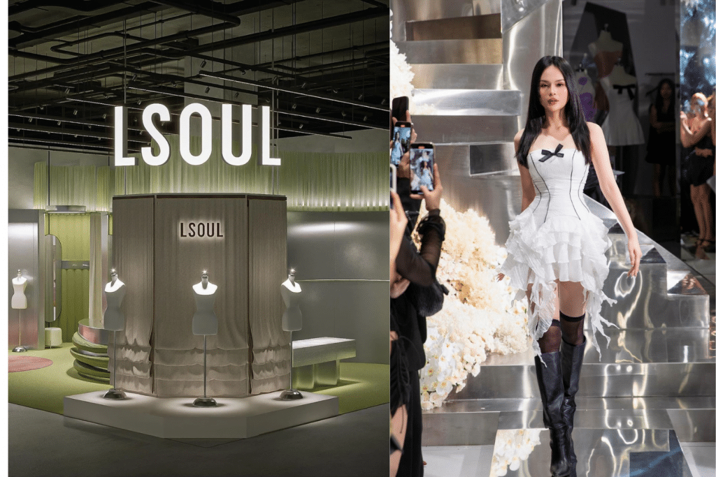 Không gian triển lãm thời trang và người mẫu trình diễn trang phục trắng tinh tế