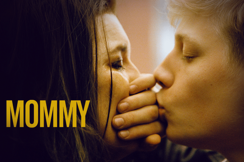 Cận cảnh khuôn mặt hai người đang ôm nhau thể hiện sự ấm áp và tình cảm