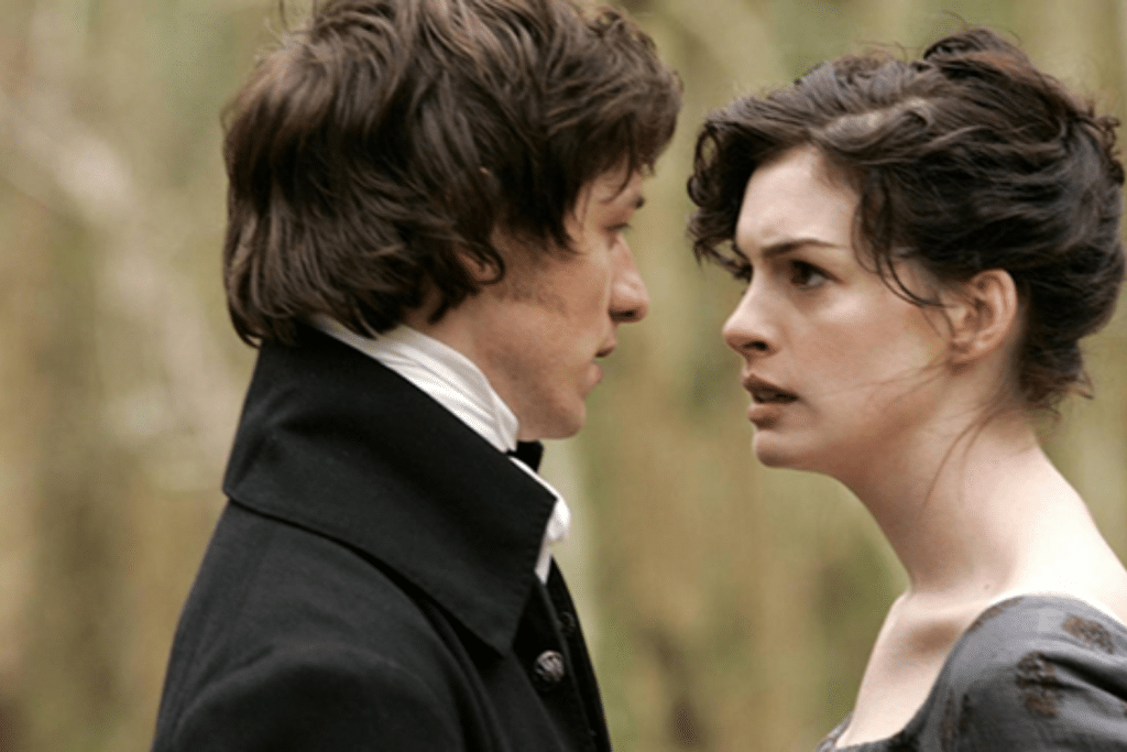 Cặp đôi thời xưa trao nhau ánh mắt căng thẳng trong khung cảnh ngoài trời