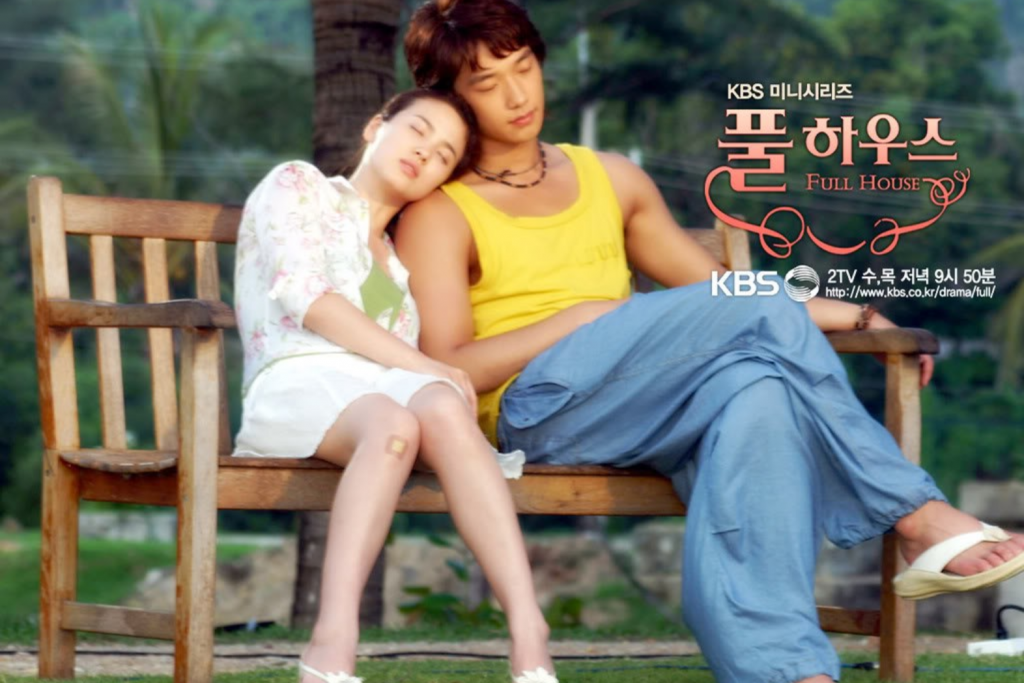 Cặp đôi nam nữ trẻ trung thư giãn trên ghế gỗ trong khung cảnh thiên nhiên tươi đẹp