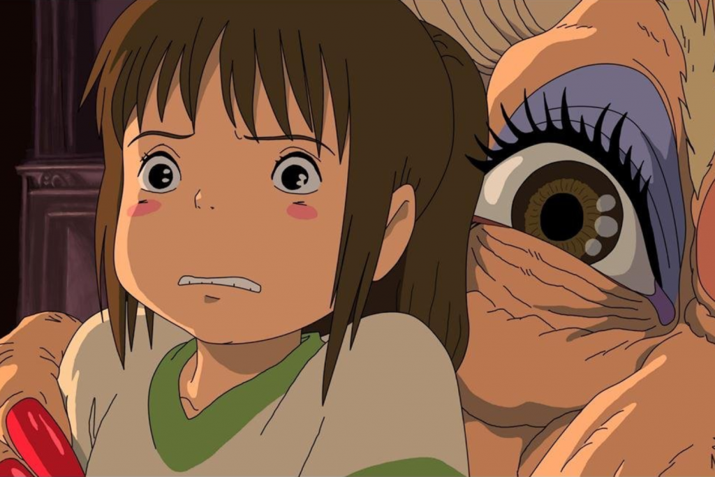 Cô bé ngạc nhiên nhìn cận cảnh khuôn mặt quái vật có mắt to trong phim hoạt hình