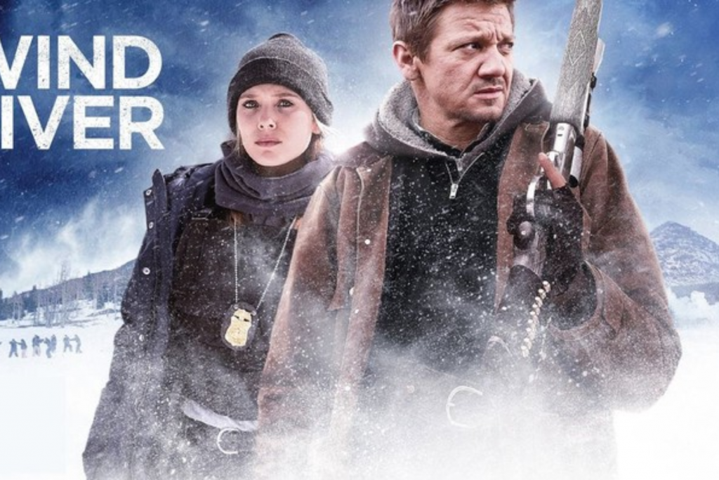 Hai nhân vật chính đứng giữa bối cảnh tuyết trắng cầm súng dò xét